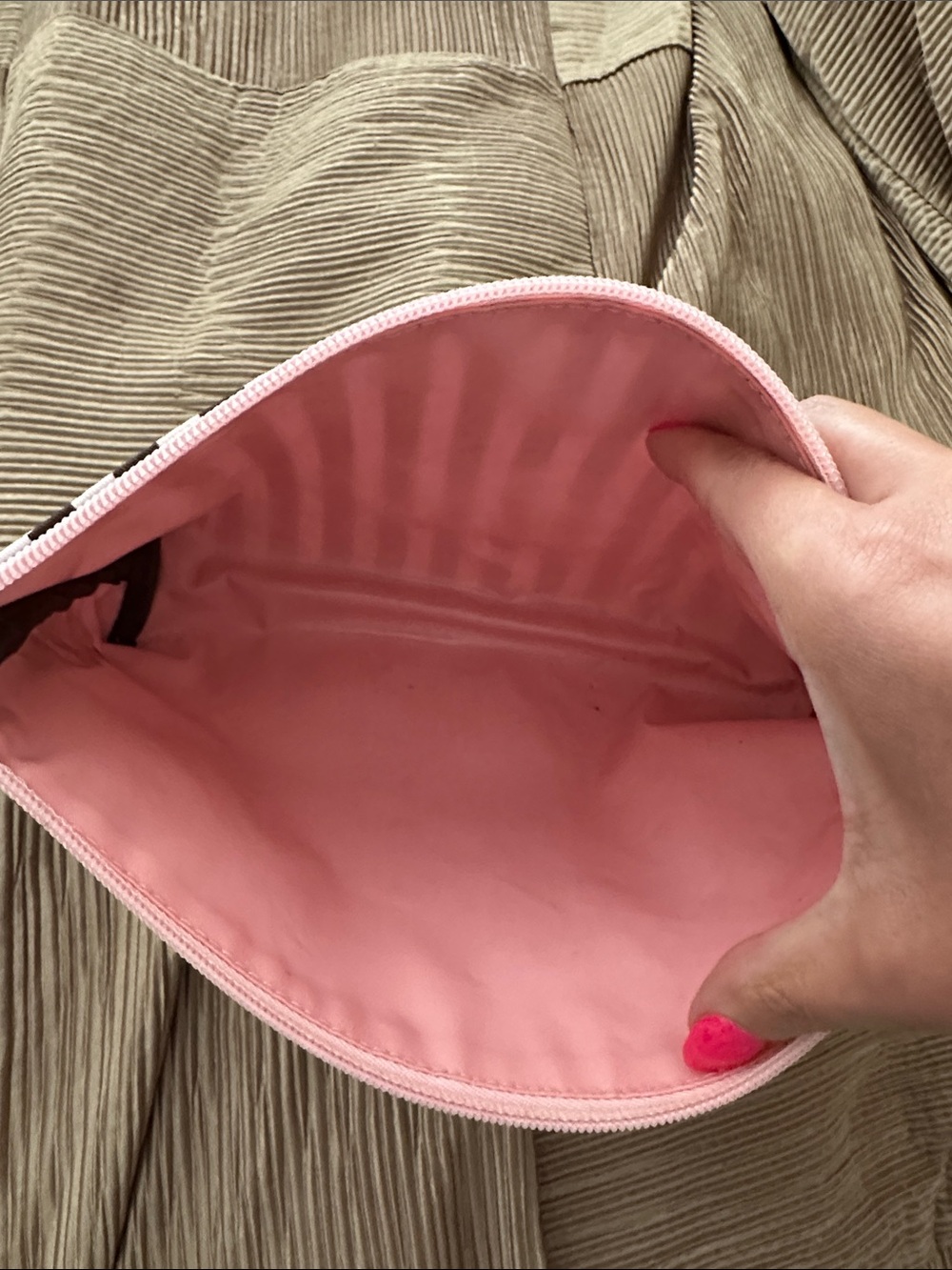henri bendel Makeup Bag - Picture 7 of 9